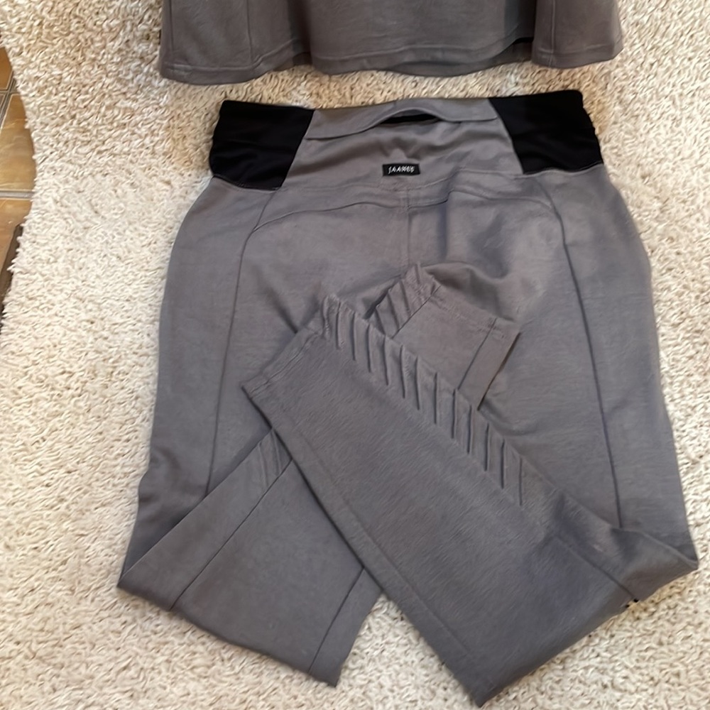 JAANNUU scrubs/otter wear. Brand new w/o tags. Top-Medium, Pants-Medium Petite - Picture 3 of 5